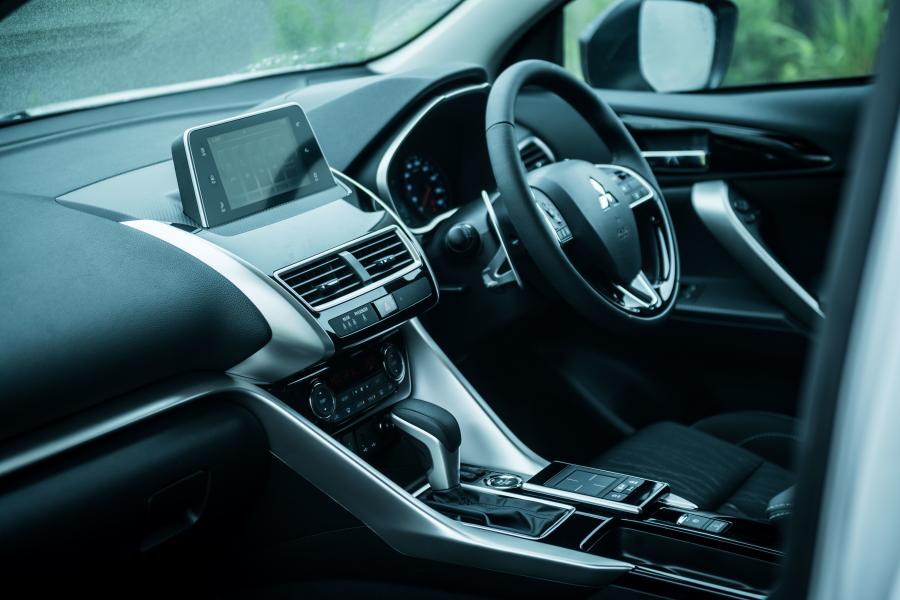 Интерьер Mitsubishi Eclipse Cross Black Edition 2018 года  (JP) (фото 22 из 31)